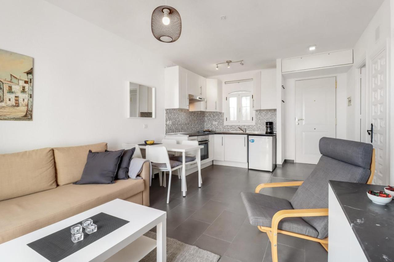 1 Bedroom In Verano Azul, Free Wi-fi Apartment Nerja