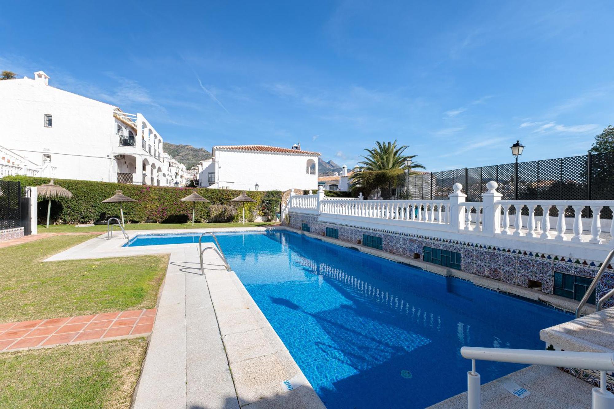 1 Bedroom In Verano Azul, Free Wi-fi Apartamento Nerja